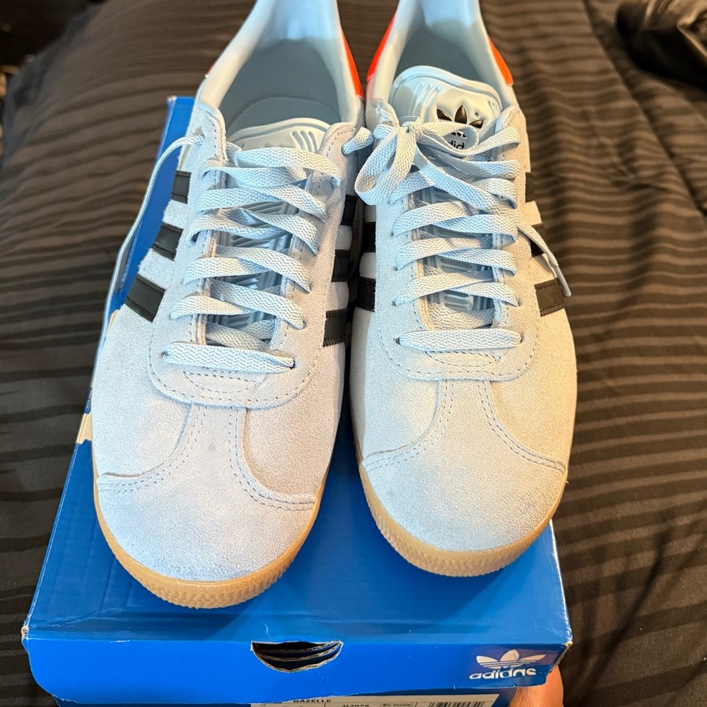 Adidas Blue Sneakers Classic Low-Top Design